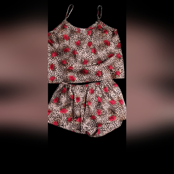 Red and Brown Floral Pajama Set for Cozy Nights - Picture 1 of 4